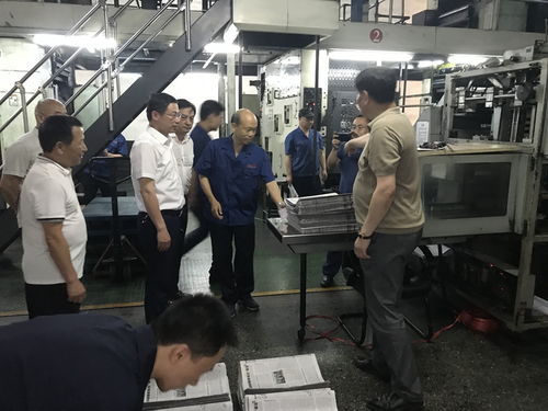 筑牢安全防線(xiàn) 確保兩會(huì)出版——姜協(xié)軍、鄒繼紅赴印廠一線(xiàn)檢查指導(dǎo)工作